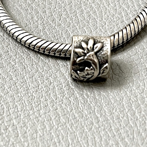 Pandora silver floral charm - Picture 1 of 3